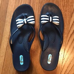 Bow rubber flip flops!